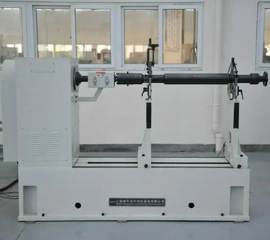 Dynamic balancing machine