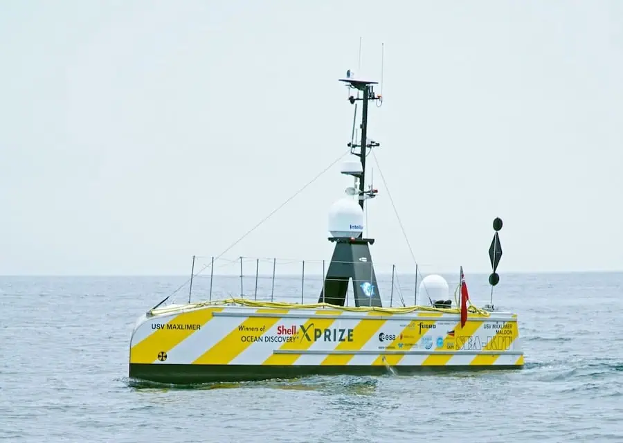 Remote Control of Unmanned Surface Vehicles with SoftRadio