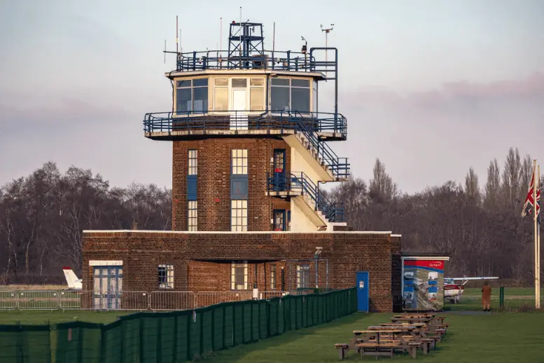 uAvionix Pingstation leads the way for the first approved ADS-B flight information display in the UK