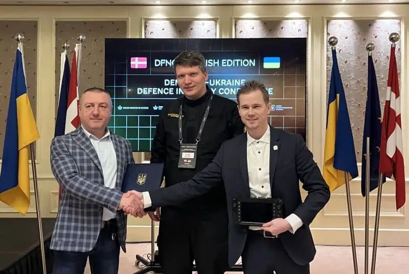 collaboration to Enhance Transmission Technologies with UAV Control Stations